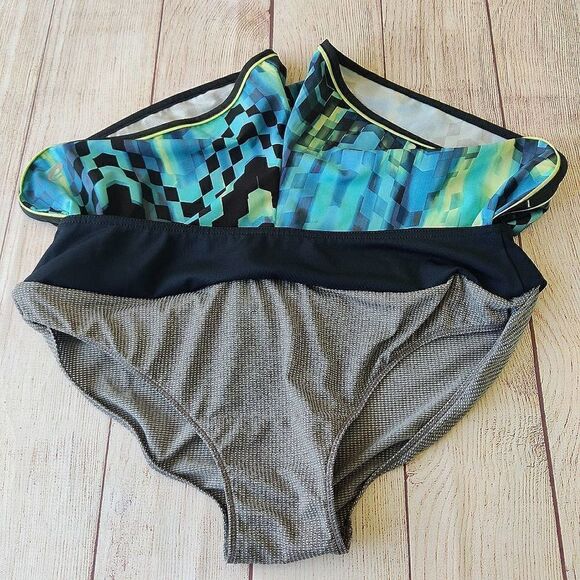 ASICS Everysport Geometric Athletic Running Shorts with Brief L - Picture 7 of 14